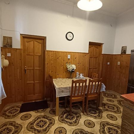 Rom Apartman Budapest Exterior foto